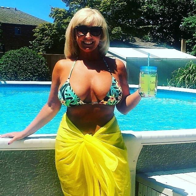 25P Pamela Ferguson 50 Year Old Stripper Jerk To Her Bikinis