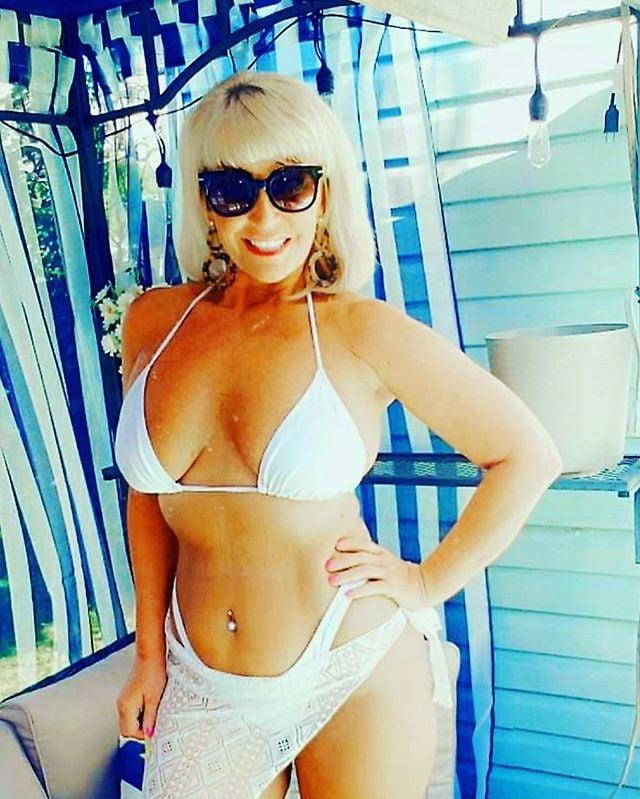 25P Pamela Ferguson 50 Year Old Stripper Jerk To Her Bikinis