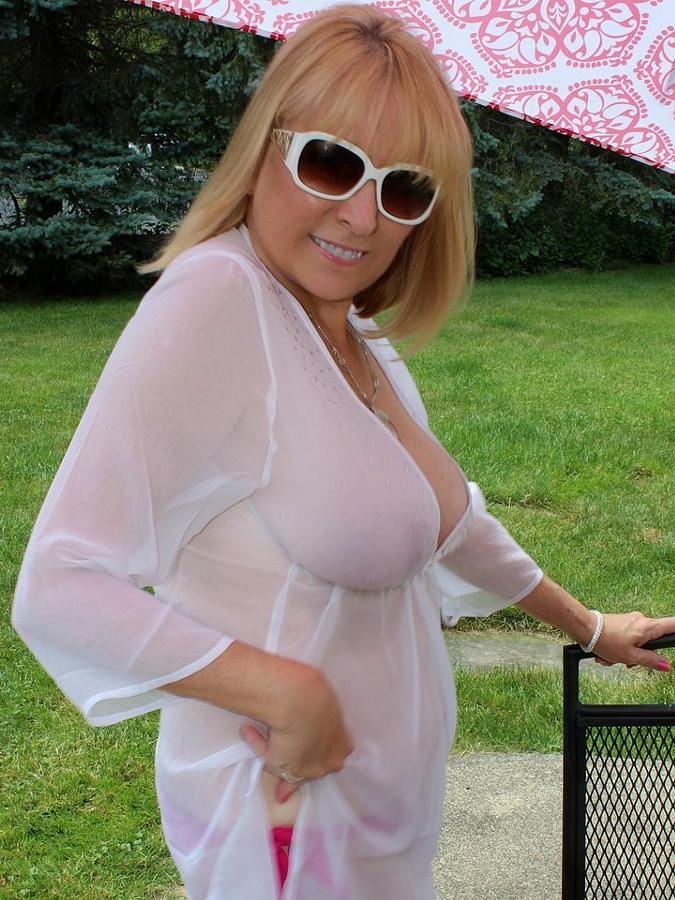 25P Just beautifull Mature Lady's