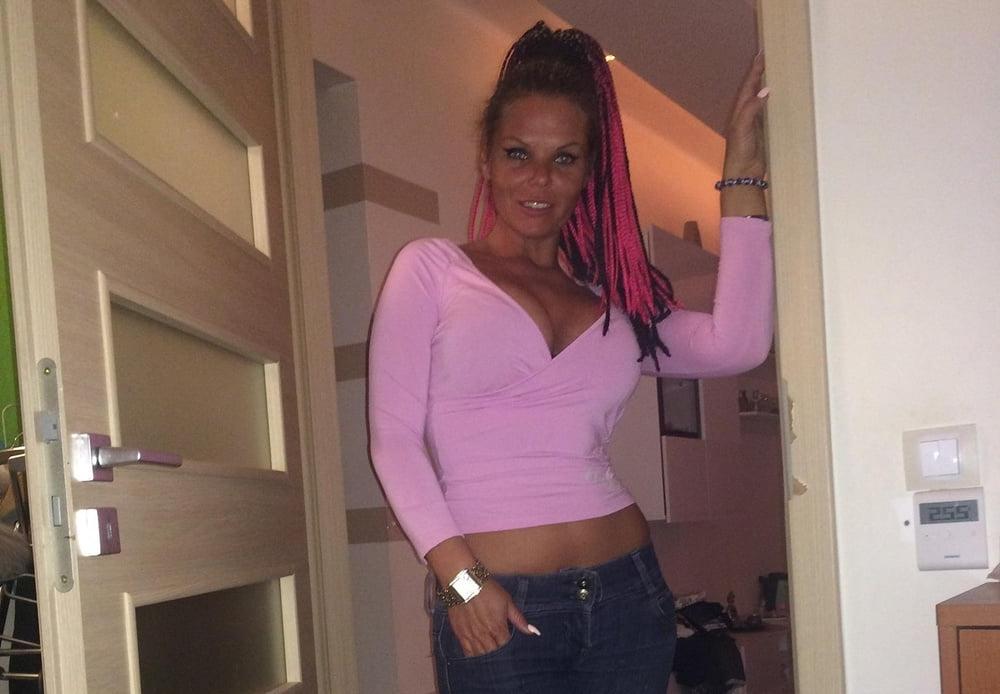 25P HUN MAGYAR SEXY MILF 77 GOLDDIGGER SLUT MOM