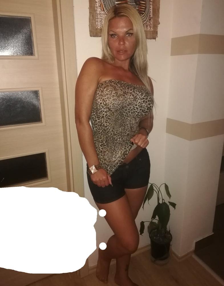 25P HUN MAGYAR SEXY MILF 77 GOLDDIGGER SLUT MOM