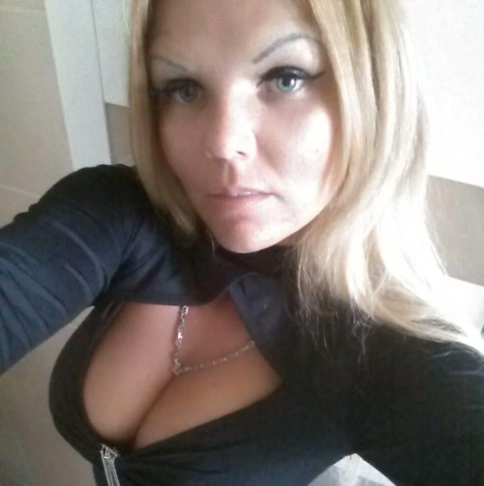 25P HUN MAGYAR SEXY MILF 77 GOLDDIGGER SLUT MOM