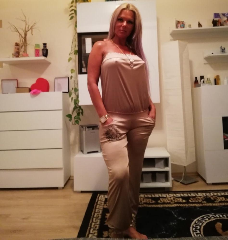 25P HUN MAGYAR SEXY MILF 77 GOLDDIGGER SLUT MOM