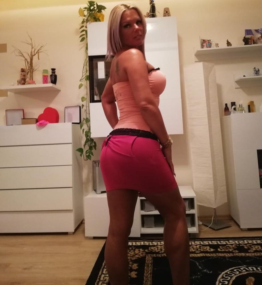 25P HUN MAGYAR SEXY MILF 77 GOLDDIGGER SLUT MOM