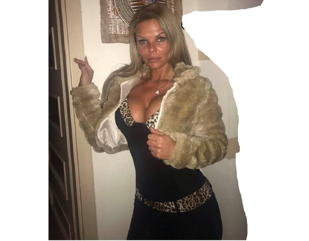 25P HUN MAGYAR SEXY MILF 77 GOLDDIGGER SLUT MOM