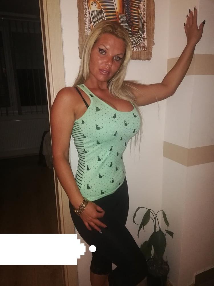 25P HUN MAGYAR SEXY MILF 77 GOLDDIGGER SLUT MOM