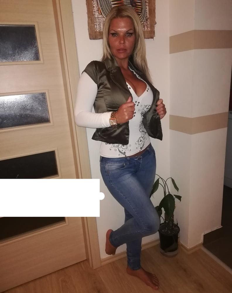 25P HUN MAGYAR SEXY MILF 77 GOLDDIGGER SLUT MOM