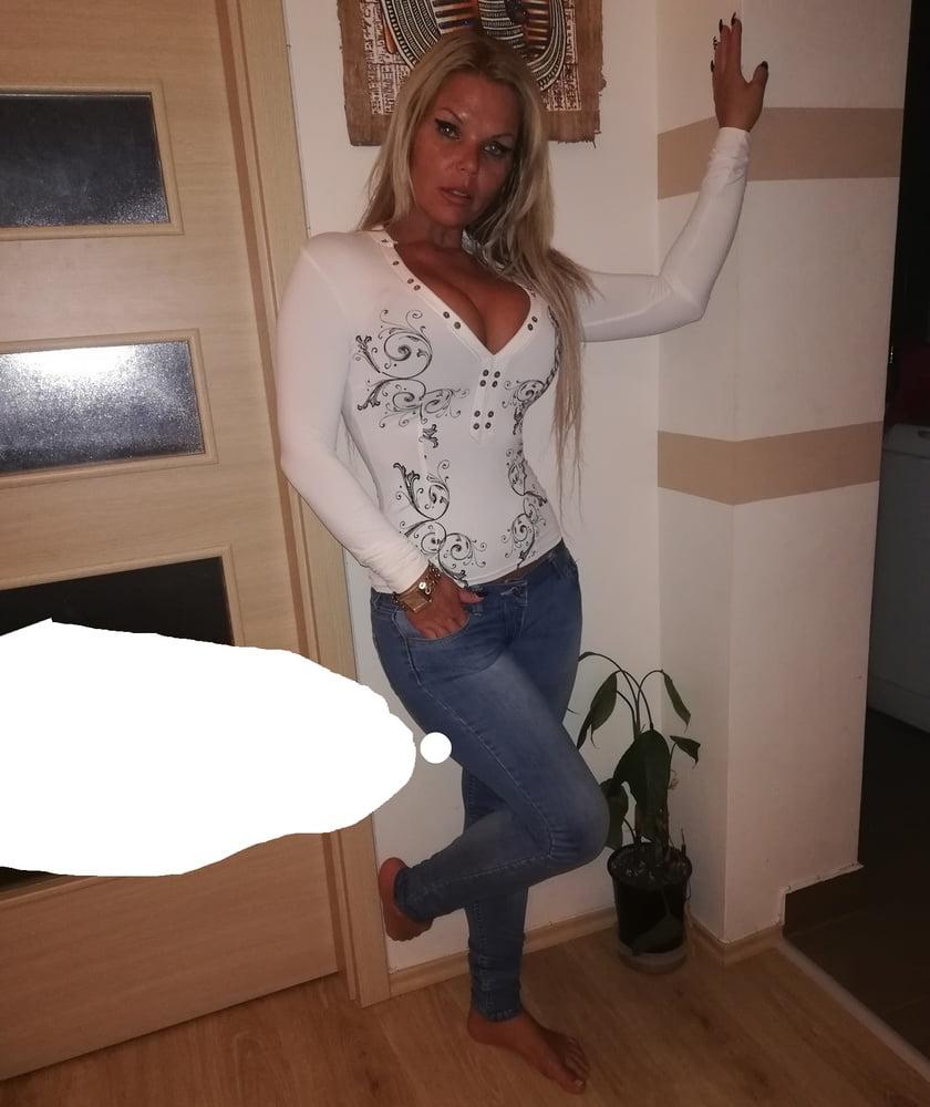 25P HUN MAGYAR SEXY MILF 77 GOLDDIGGER SLUT MOM