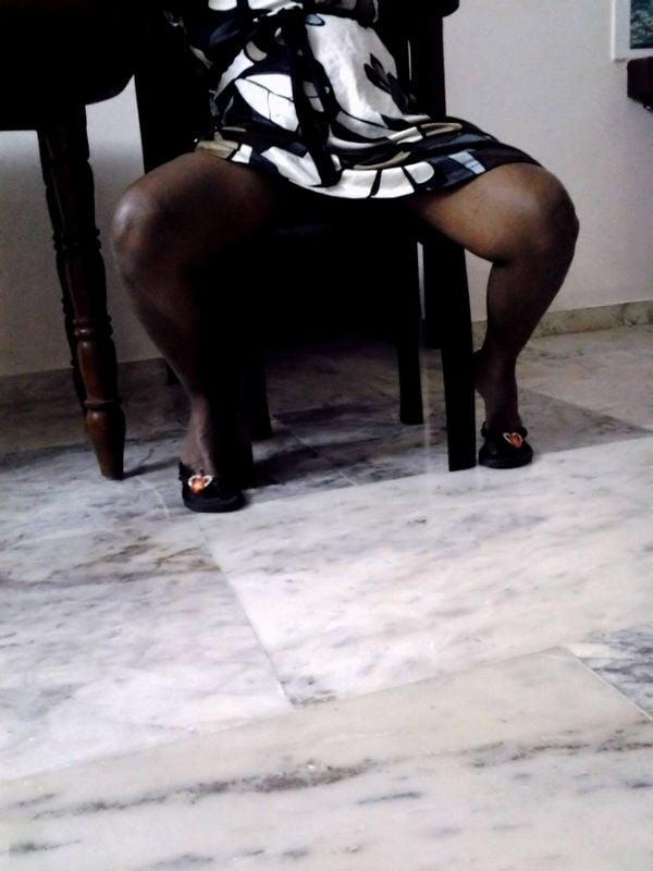 10P Hot pics of Sri Lankan Aunty showing her lovely tits