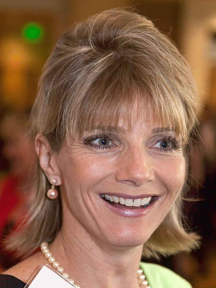 25P Mature Faces To Shoot Your Load Over 2