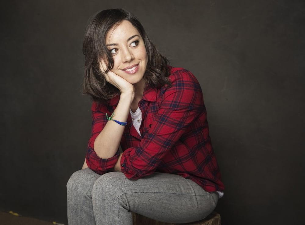 25P Aubrey Plaza Cum Material