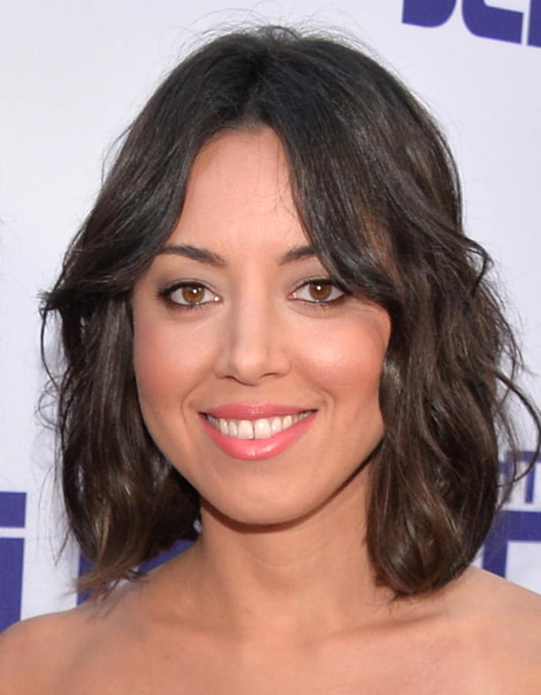 25P Aubrey Plaza Cum Material