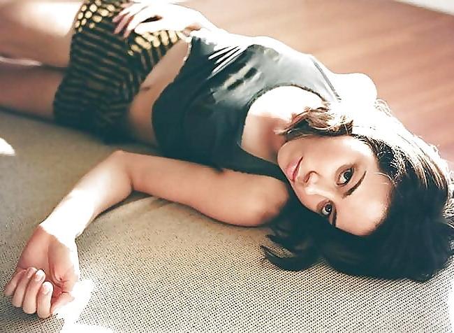 25P Aubrey Plaza Cum Material