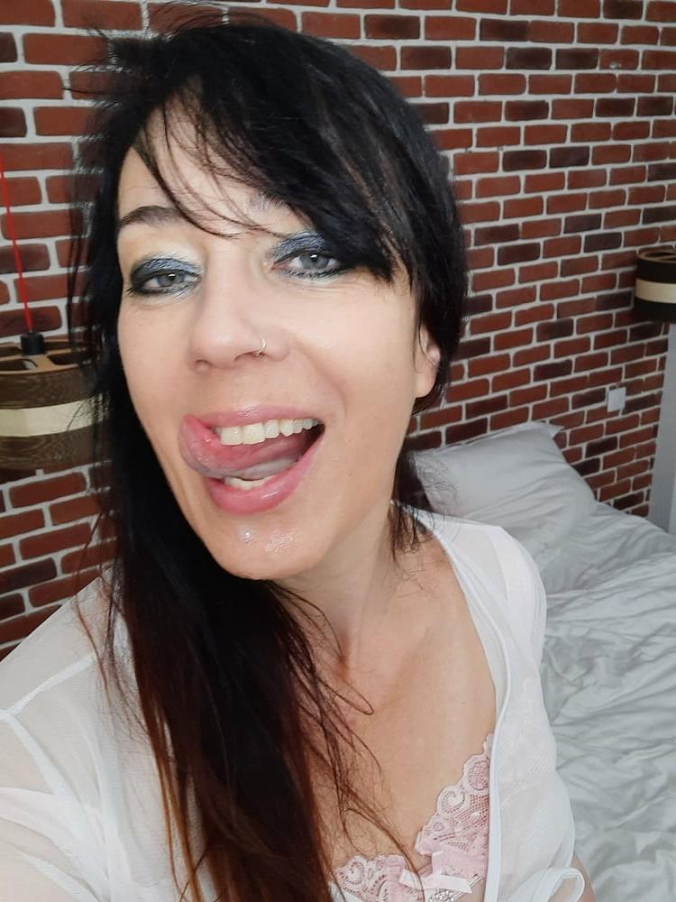 25P Cum Slut Adaline