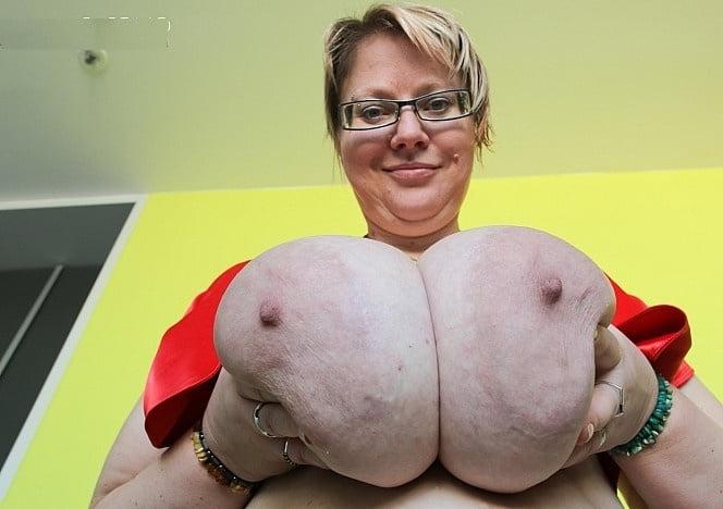 24P 03. Big Mature Boobs