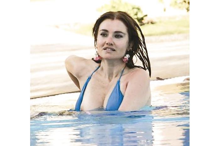 25P Turkish Crayz Pop Singer Hilal Cebeci