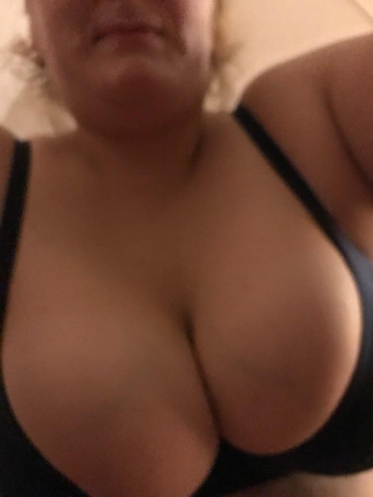 8P My gf big boobs