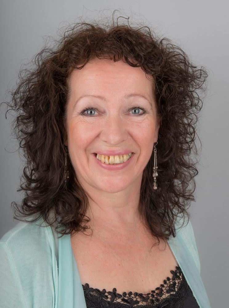 25P Mature Faces To Shoot Your Load Over