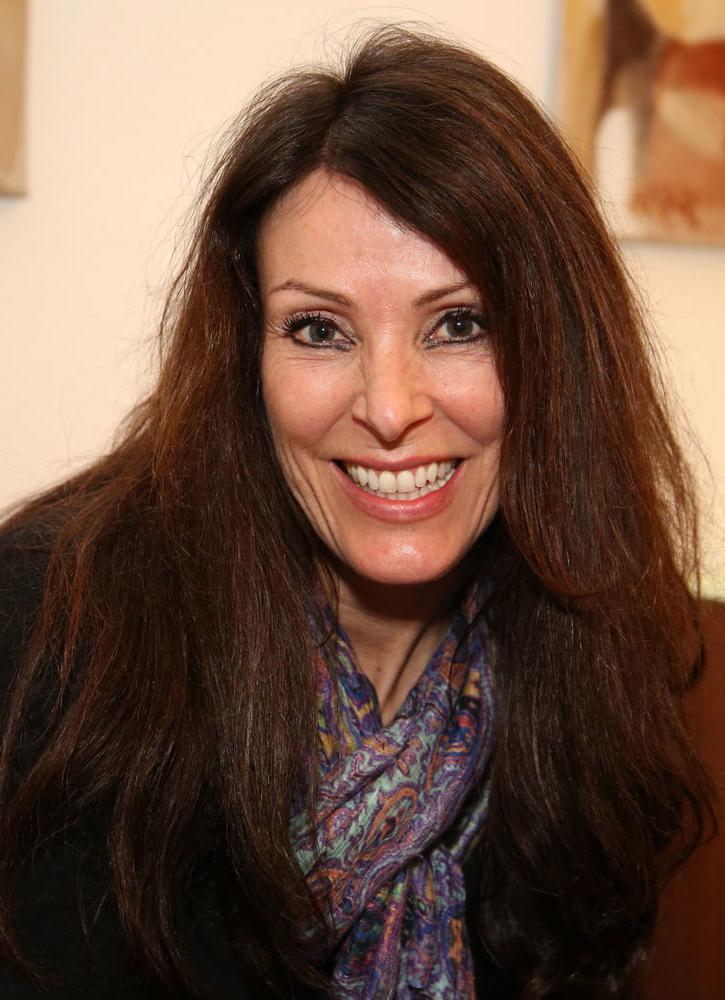 25P Mature Faces To Shoot Your Load Over