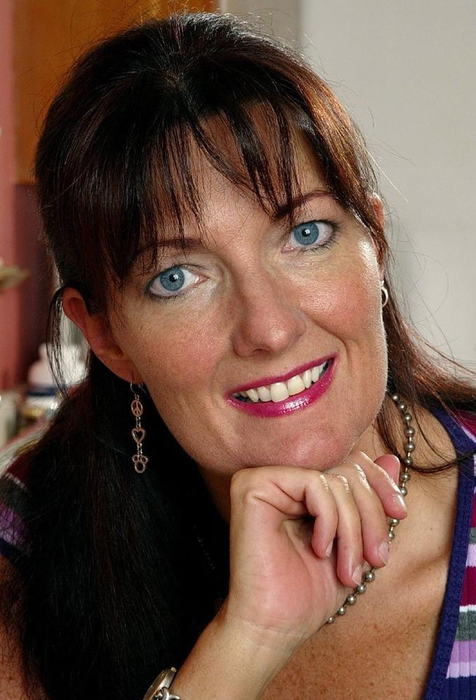 25P Mature Faces To Shoot Your Load Over
