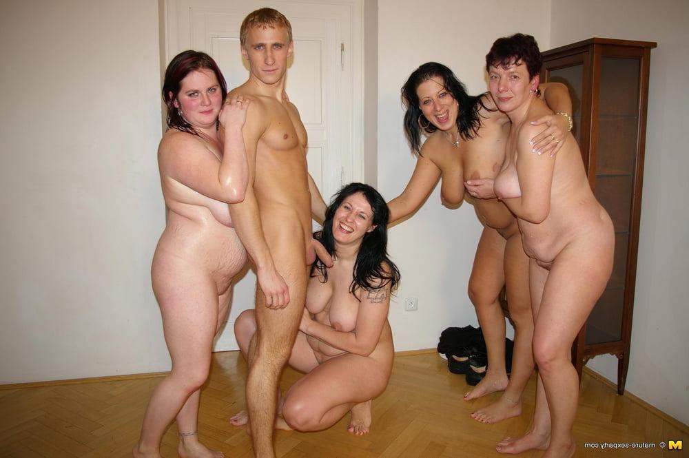 25P Mature Sexparty: Marietta, Davina, Paoline &amp; Tisa