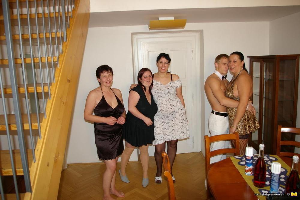 25P Mature Sexparty: Marietta, Davina, Paoline &amp; Tisa