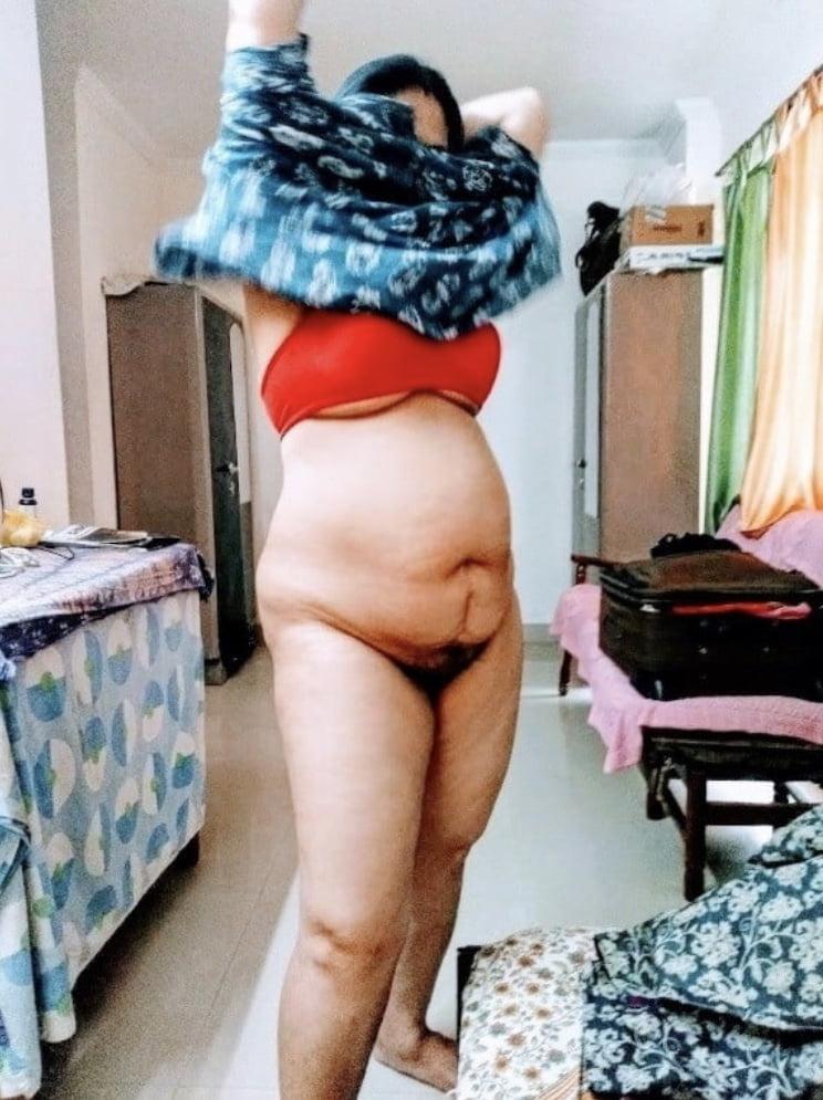 25P Desi Aunty &amp; girls big boobs