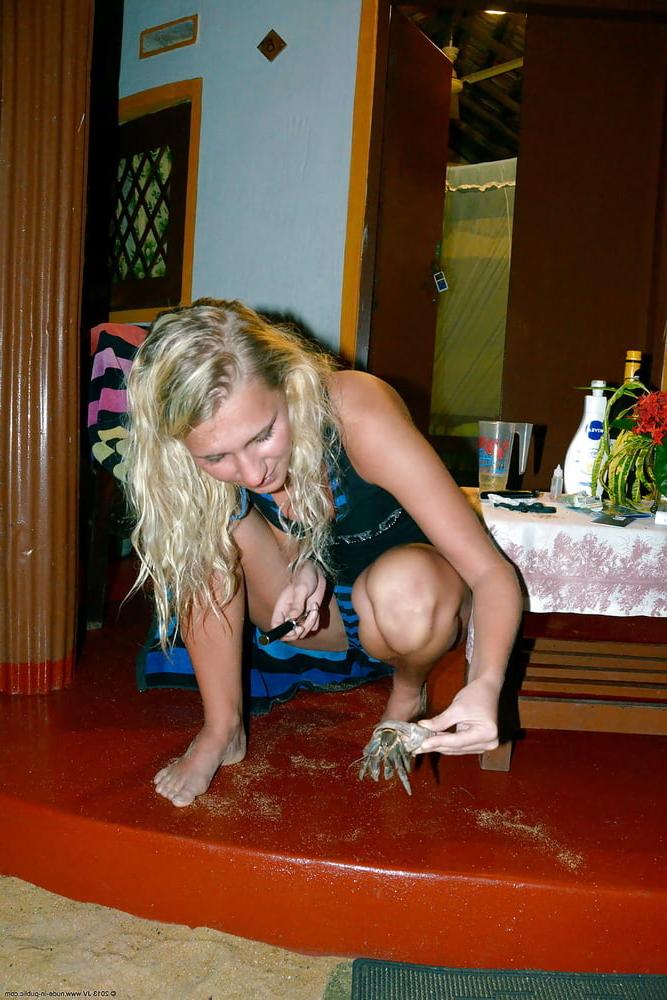 25P foreign girl in hikkaduwa sri lanka