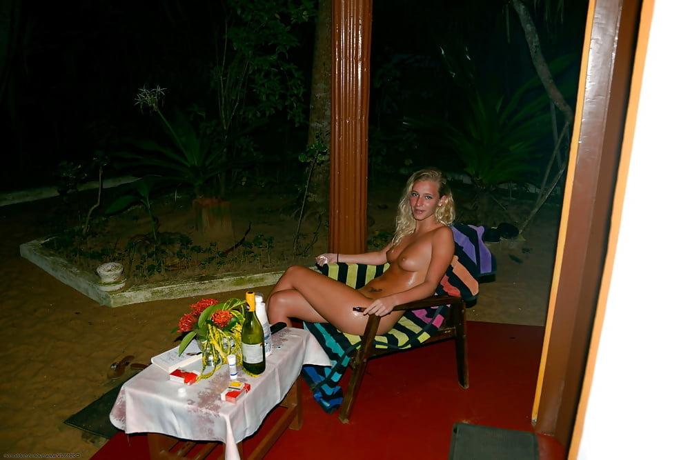 25P foreign girl in hikkaduwa sri lanka