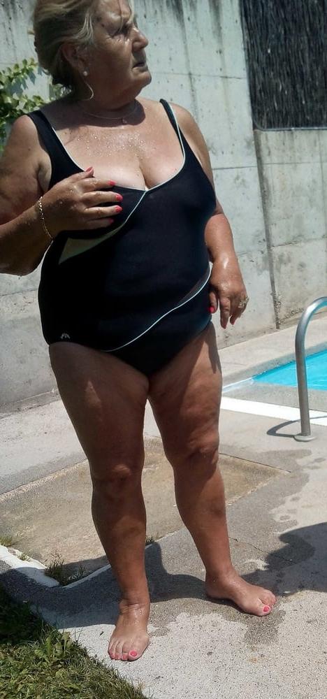 10P Gilf balcony by the pool
