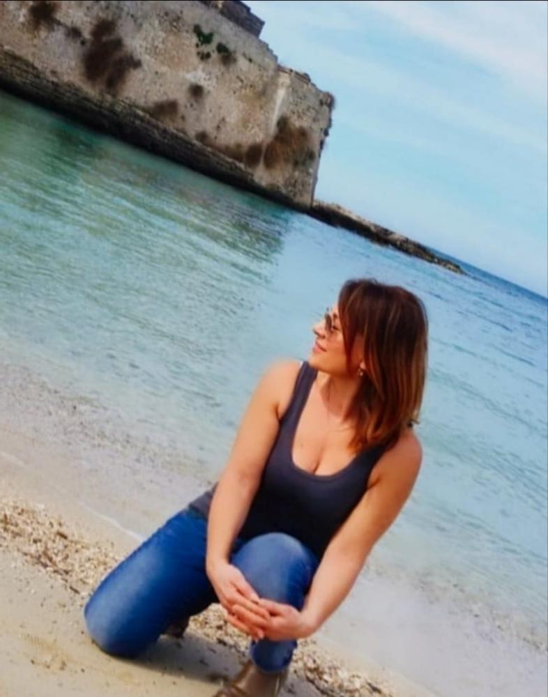 25P italian milf teacher swinger