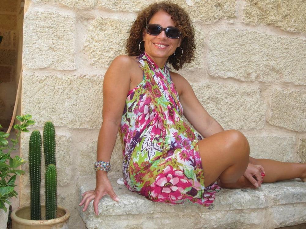 25P italian milf teacher swinger