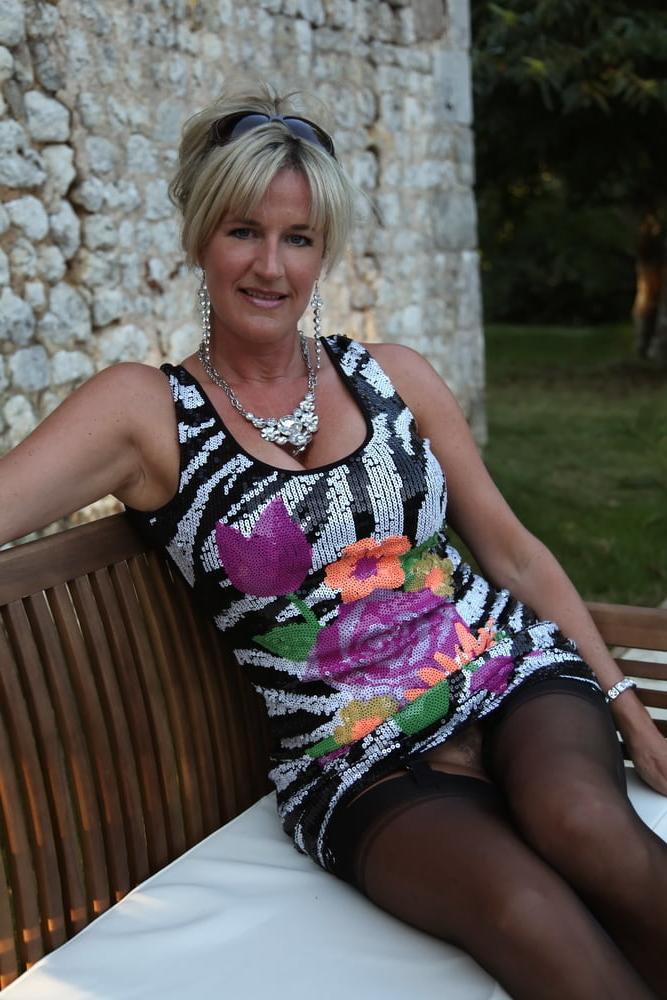 25P Mom never wears Knickers