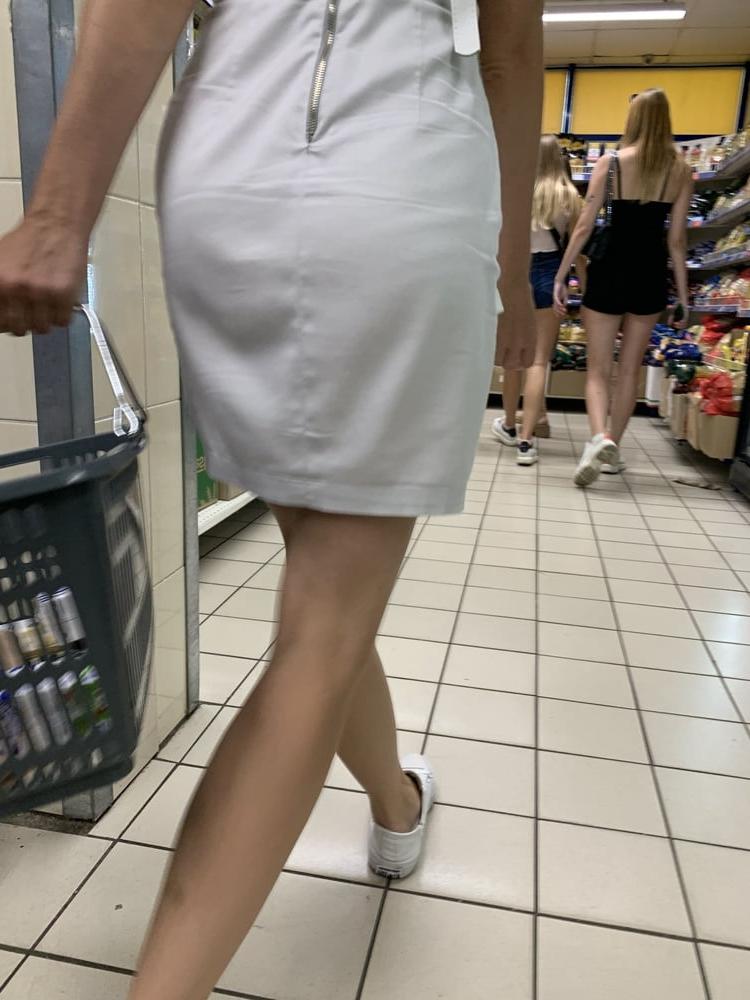 24P Upskirt mom nice body