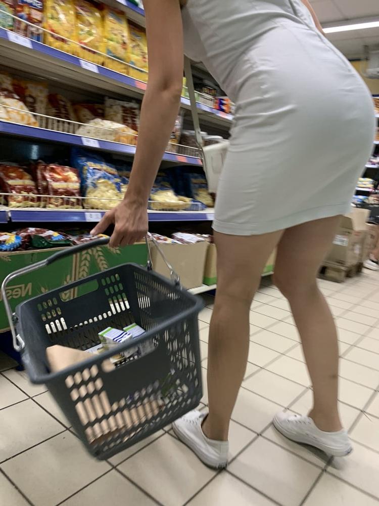 24P Upskirt mom nice body