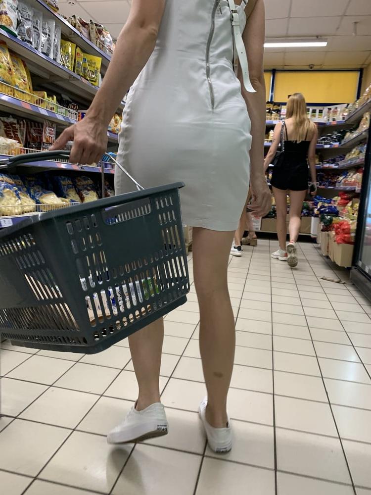 24P Upskirt mom nice body