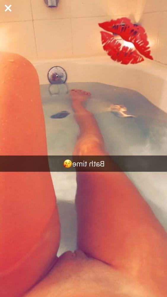 25P That's what she posted 27 (Selfie in English)