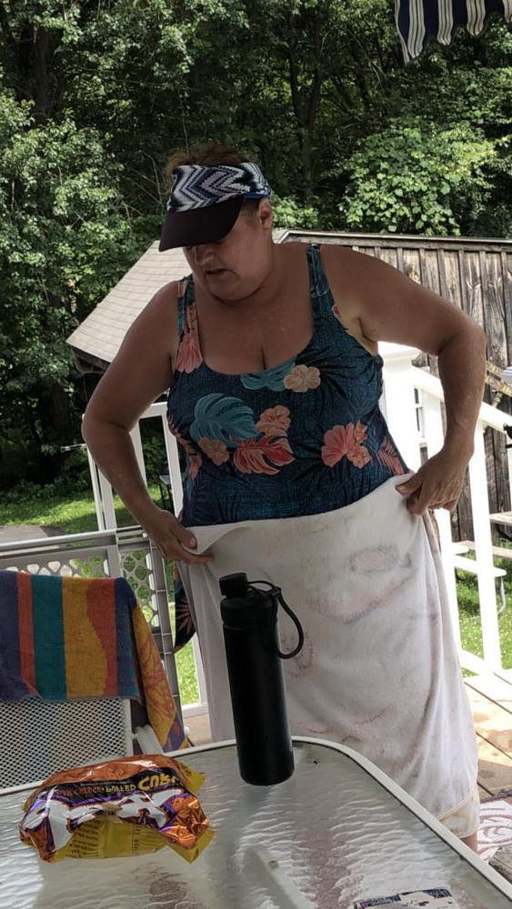 6P MIL Big Boobs Poolside
