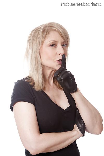 8P Nina Hartley strapon