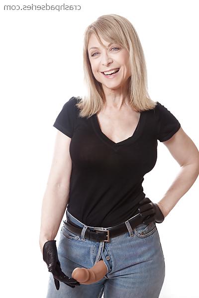8P Nina Hartley strapon