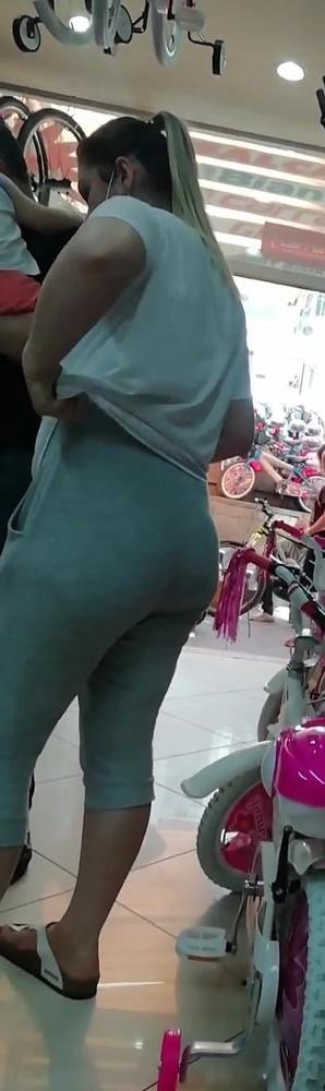 11P big booty mom