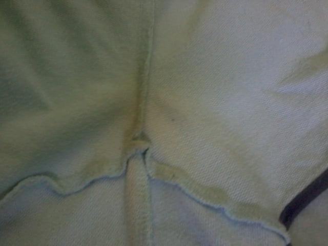 8P Ma pisseuse qui tache ses vetements ca sent bon le pipi