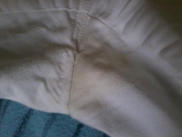 8P Ma pisseuse qui tache ses vetements ca sent bon le pipi