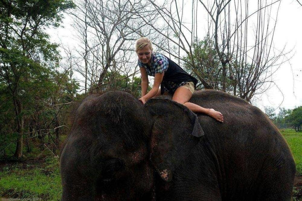 20P foreign girl in sri lanka