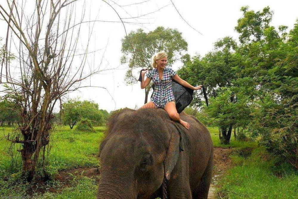 20P foreign girl in sri lanka