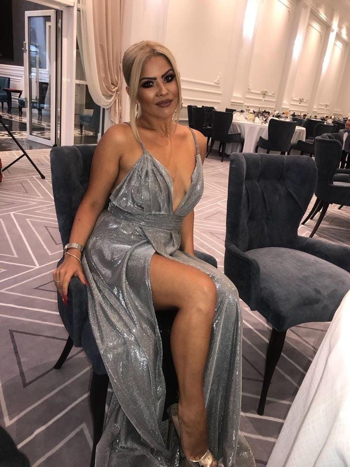 25P elegant mature