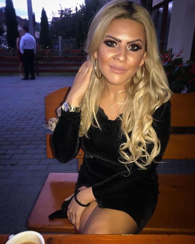 25P elegant mature