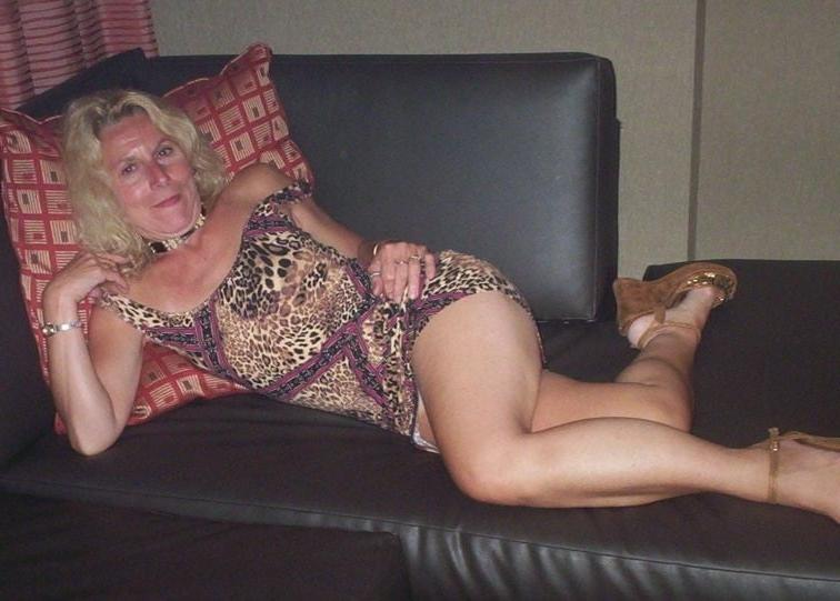 10P SEXY MOM
