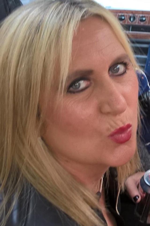 6P Mature Whore