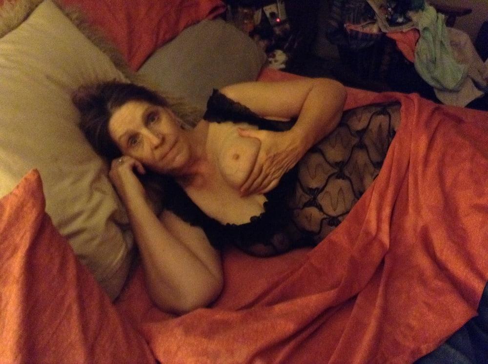 25P SEXY MOM SUCKING COCK